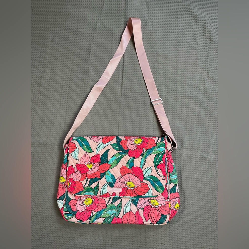 Vera Bradley Essential Messenger Bag Laptop Vintage Floral Pink